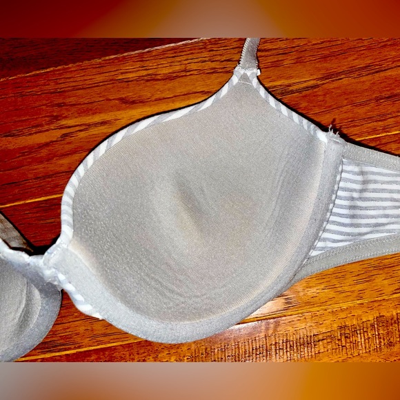 NWOT grey/white striped w shimmery silver body by Victoria secret lined Demi bra - Picture 14 of 16